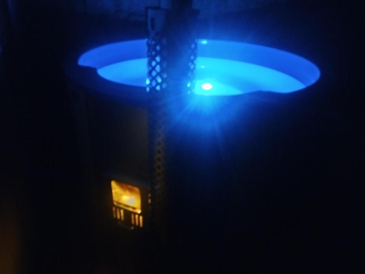Gite Avec Son Bain Nordique Privatif Au Feu De Bois Pleubian Extérieur photo